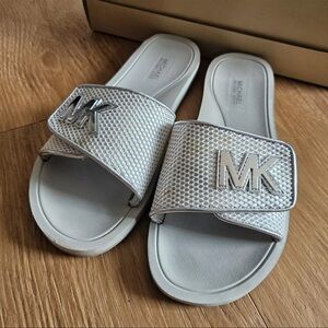 MICHAEL KORS PALMER SILVER MK LOGO WHITE MESH POOL SLIDES US 7